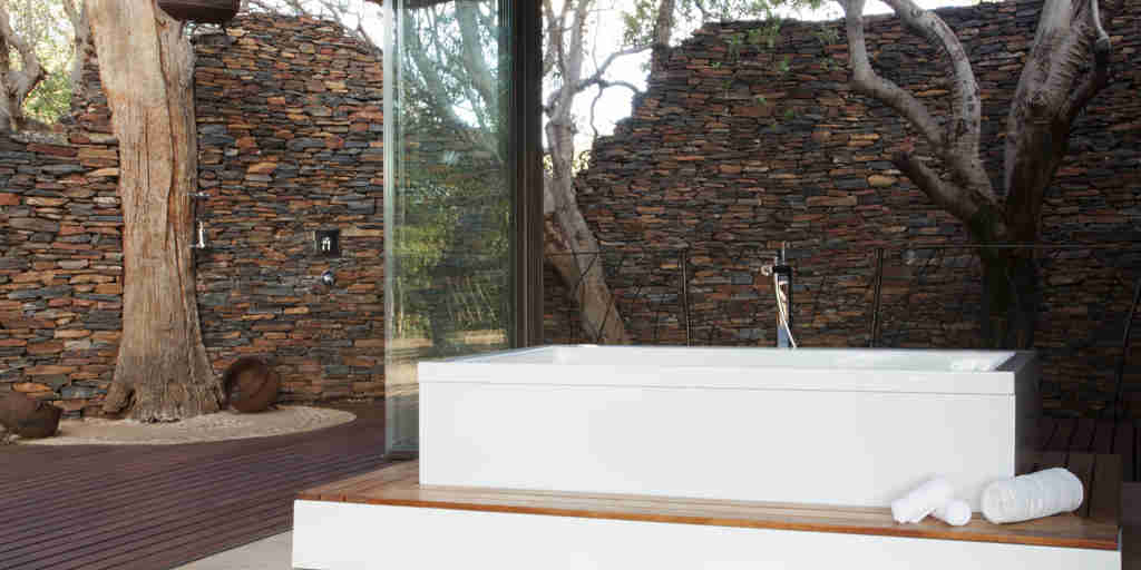 Molori safari lodge bathroom