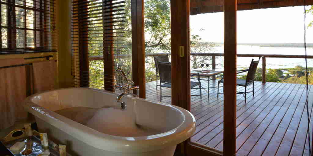 Muchenje Safari Lodge bathroom