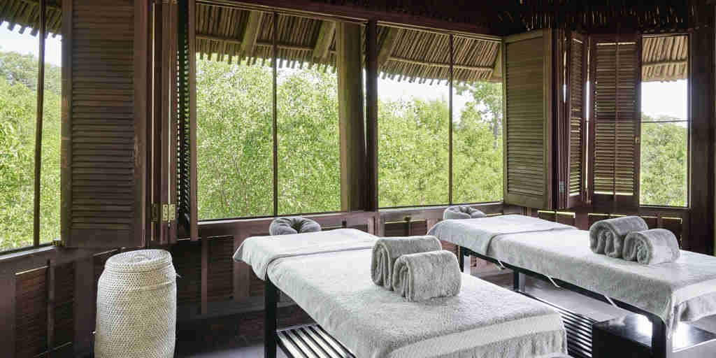 Sanctuary Chobe Chilwero spa massage