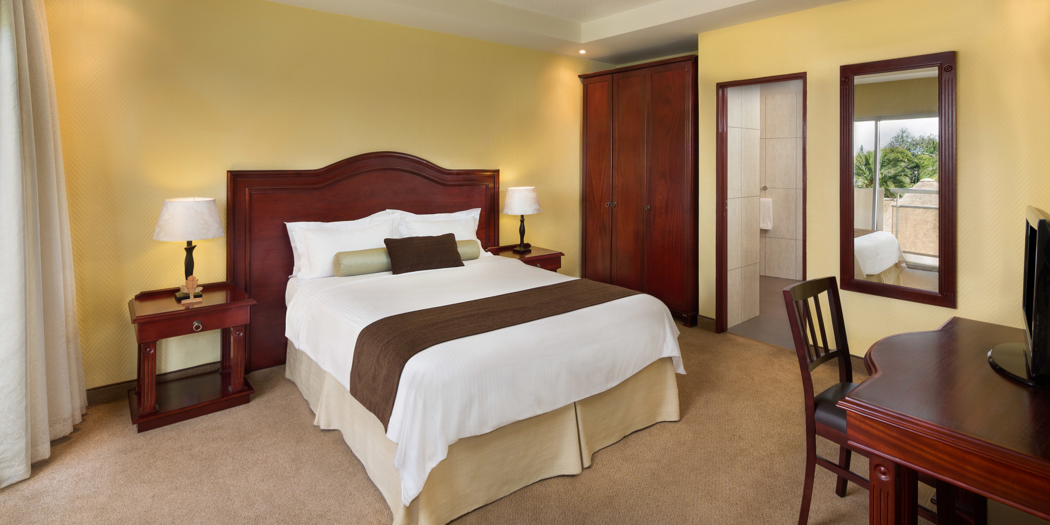 17   Classic Junior Suite Bedroom