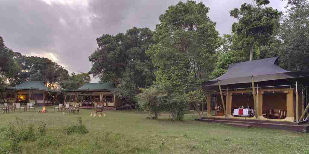 Elephant Pepper Camp   Dining, Lounge & Private Dining Tent (1)