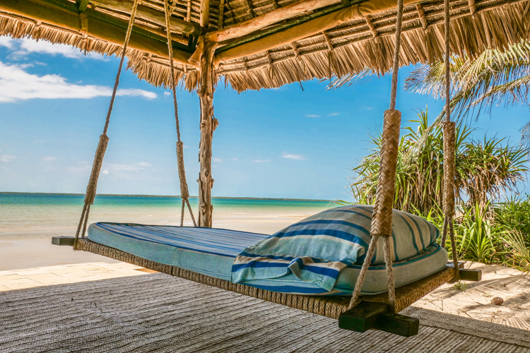 Manda Bay swing bed