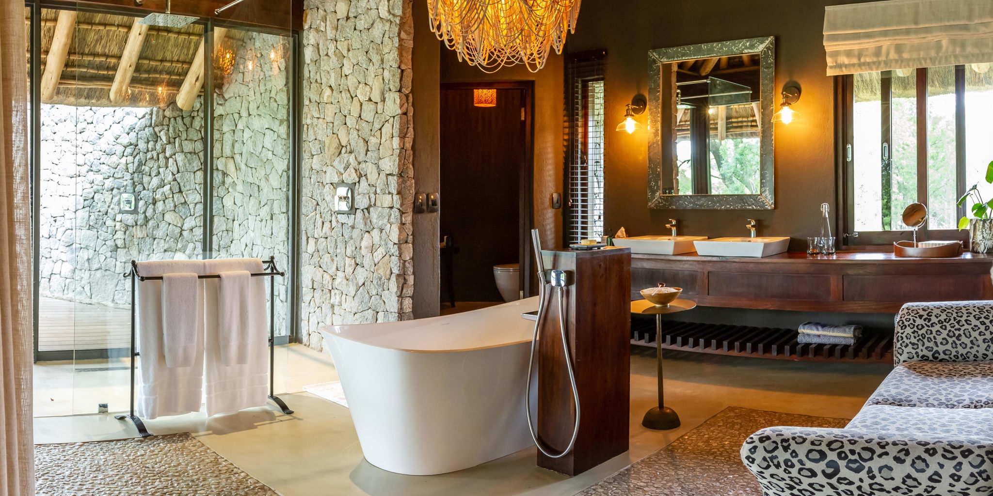Dulini Leadwood Lodge bathroom