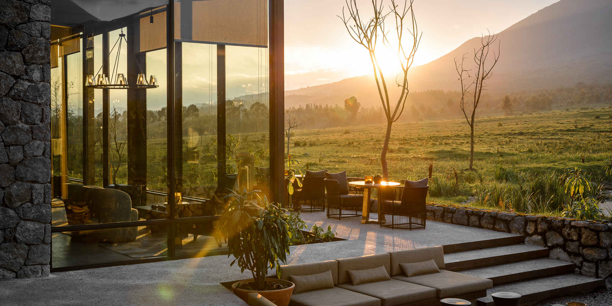 https://yellowzebrasafaris.com/media/42218/singita-kwitonda-lodge-exterior1-rwanda-yellow-zebra-safaris.jpg?format=jpg&height=1024&v=1da5e0fc0a04420&width=2048&utm_source=chatgpt.com