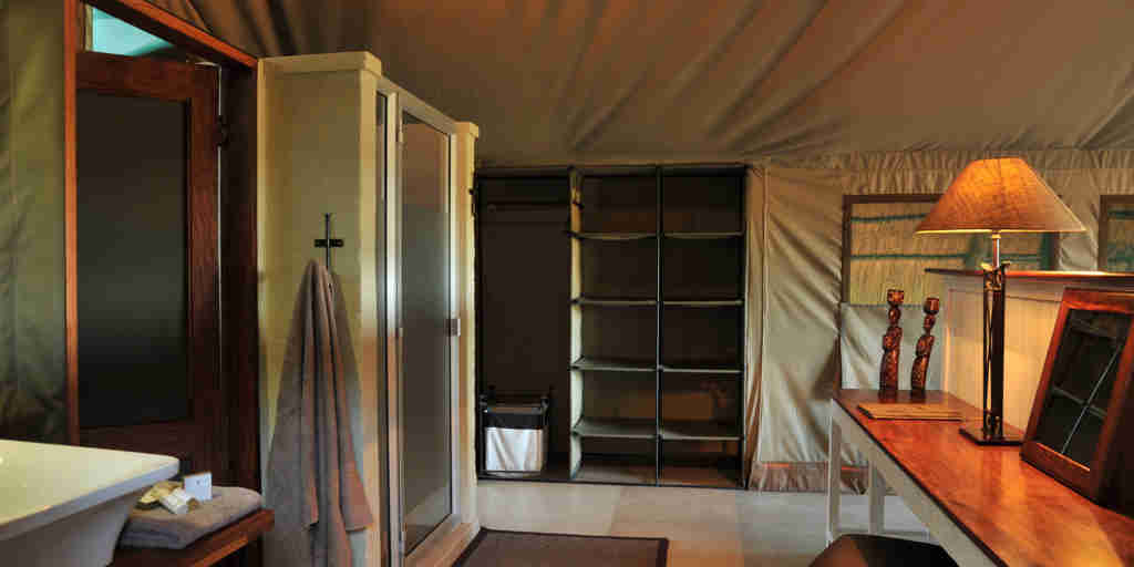 the hide safari camp bathroom shower zimbabwe yellow zebra safaris