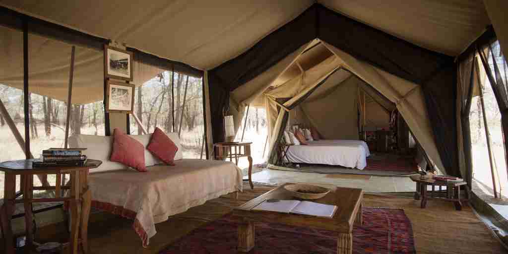 Serian Serengeti Kusini interior tent lounge bedroom