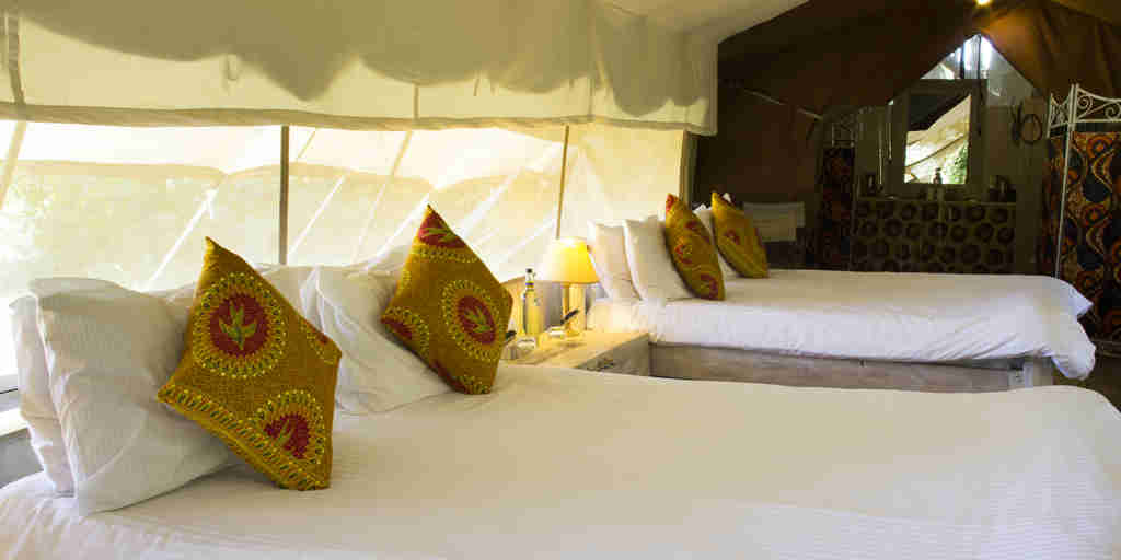 spekes camp double beds kenya yellow zebra safaris