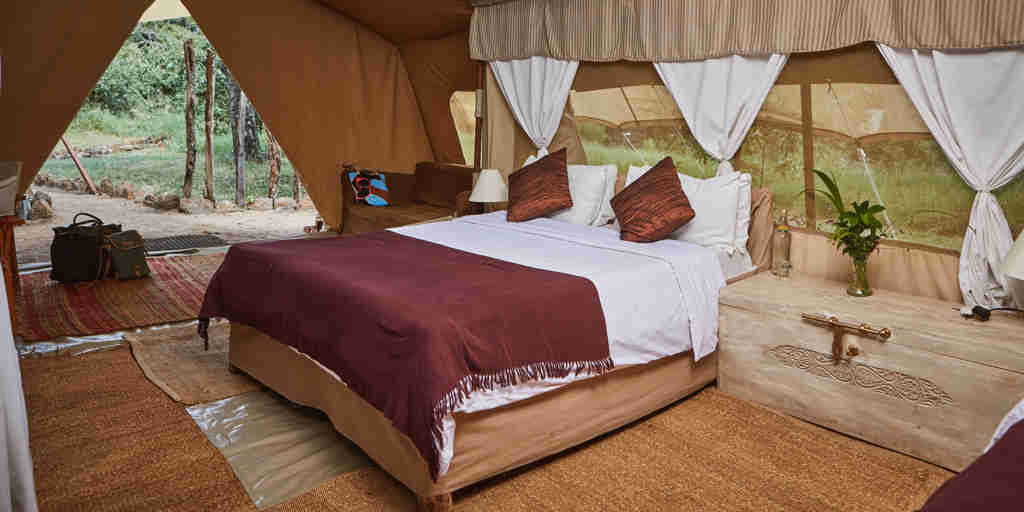 spekes camp double room kenya yellow zebra safaris