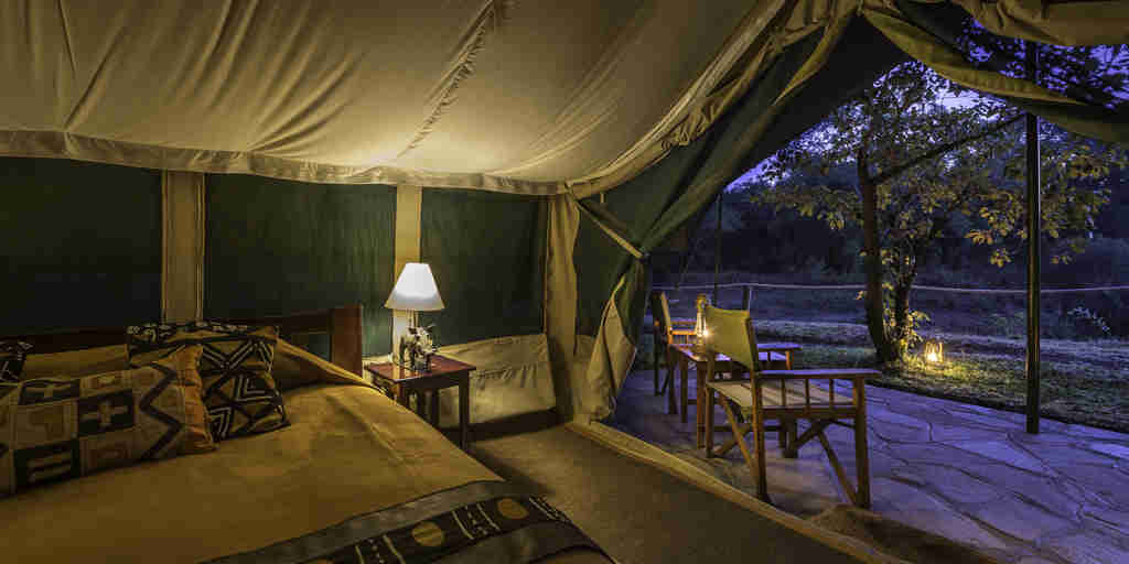 governors camp double room view kenya yellow zebra safaris