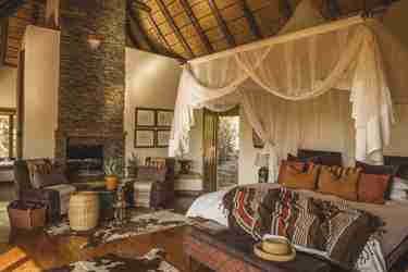 Tuningi Safari Lodge suite, Madikwe