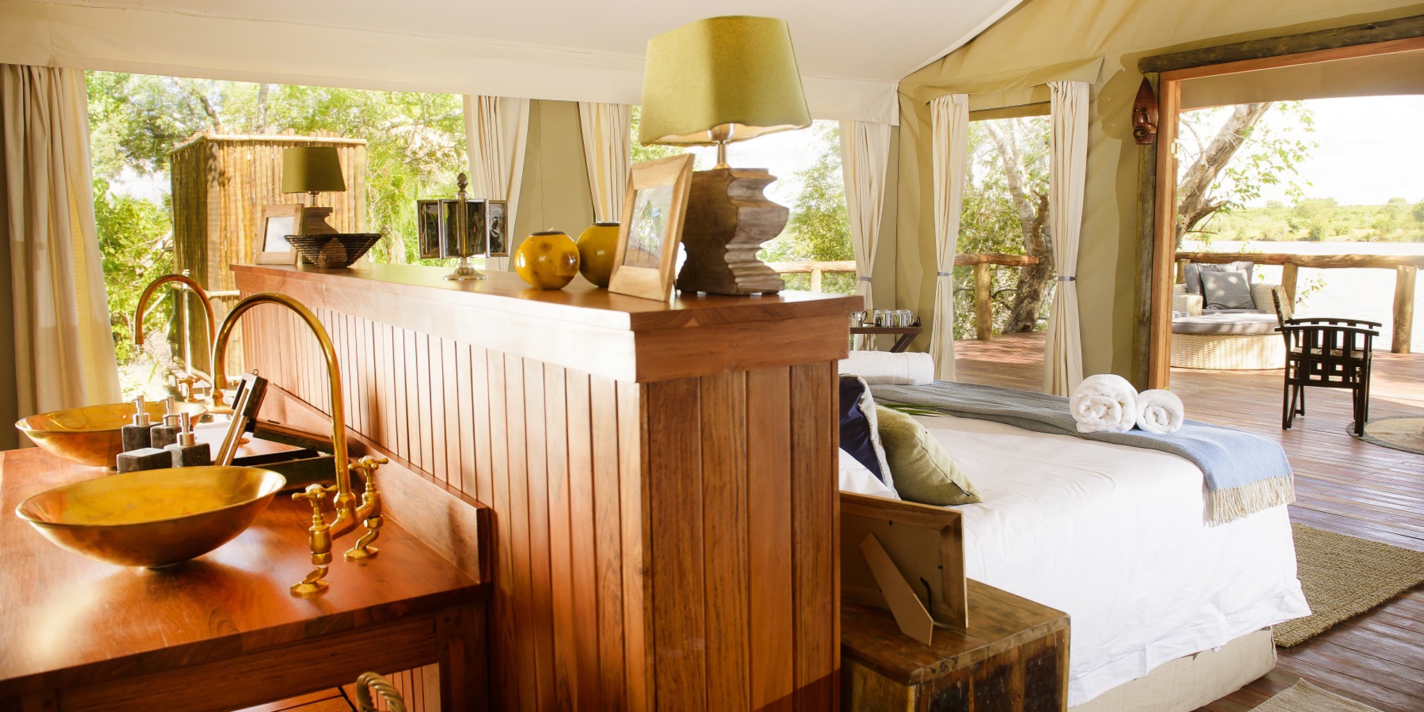 Guest bedrooms, Ila Safari Lodge, Zambia