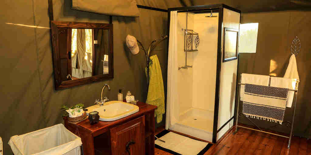 Saddlebill bathroom, Bomani Tented Lodge, Hwange, Zimbabwe