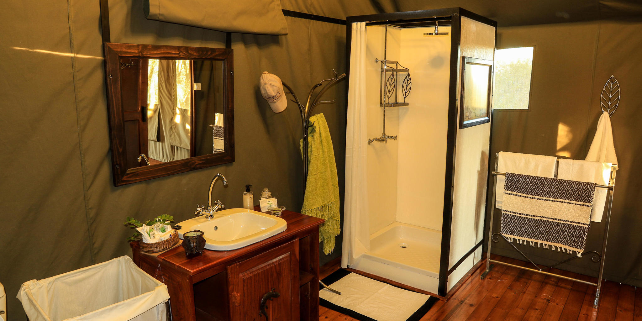 Saddlebill bathroom, Bomani Tented Lodge, Hwange, Zimbabwe