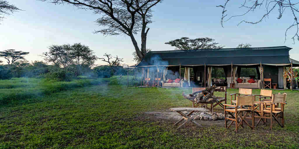camp fire, lemala mara, the serengeti, tanzania