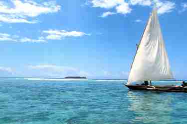 sailing boat, zanzibar beaches, kenya vs tanzania safaris
