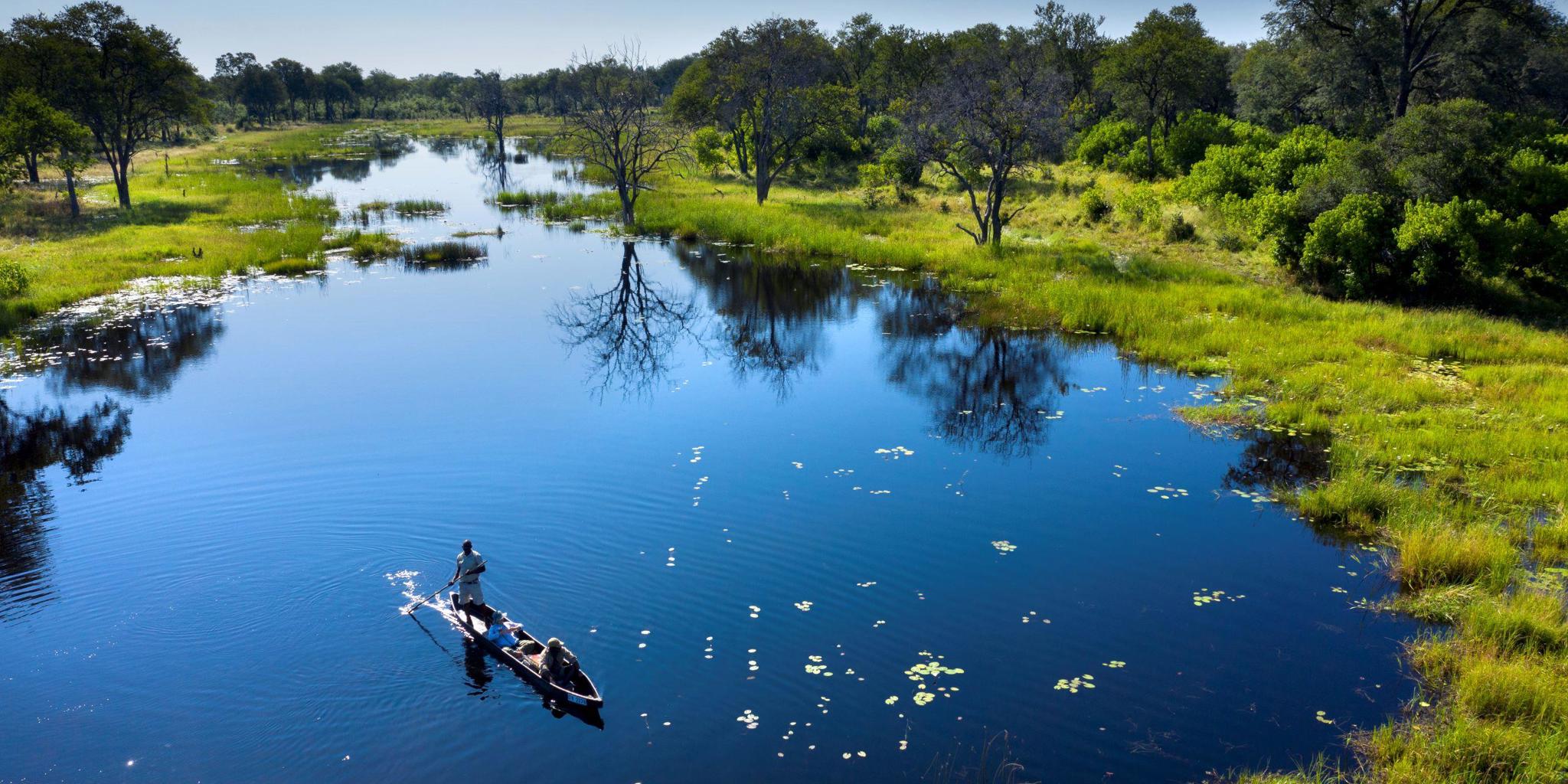 mokoro excursions, Khwai leadwood under thatch, botswana