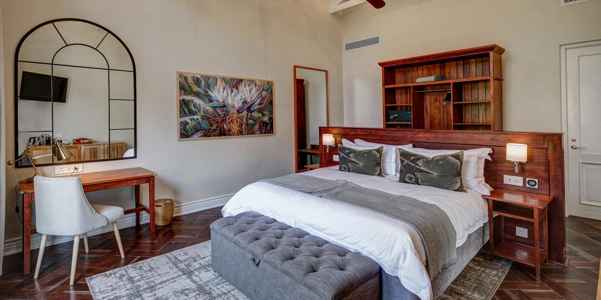 Executive suite room, Palm River Lodge, Zimbabwe