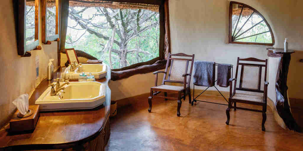 bathroom, candle lit bath, elsas kopje meru, meru national park, kenya
