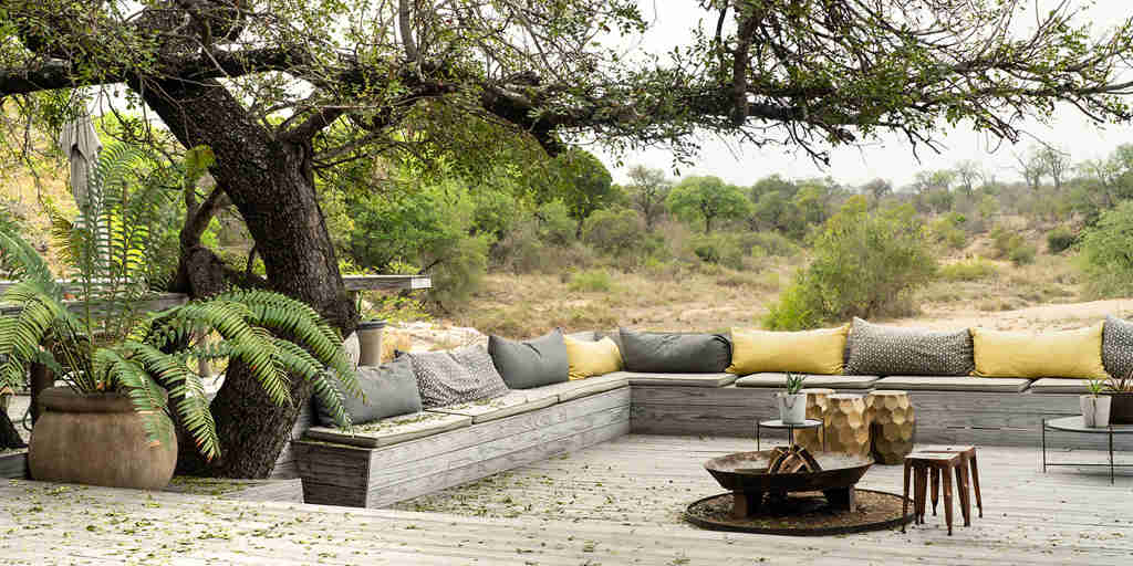 outdoor area, outdoor viewing area, thornybush game lodge, game reserve, south africa