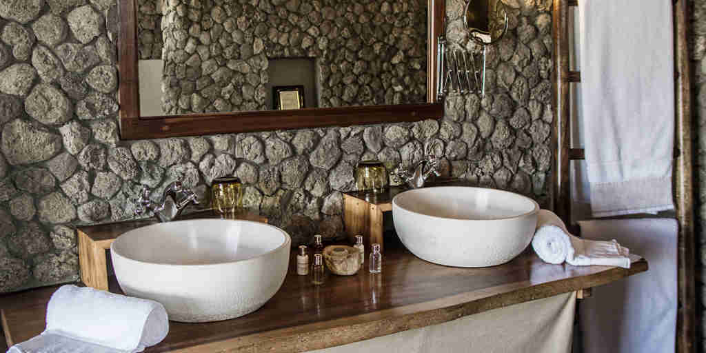 bathroom, chem chem safari lodge, tarangire national park, tanzania