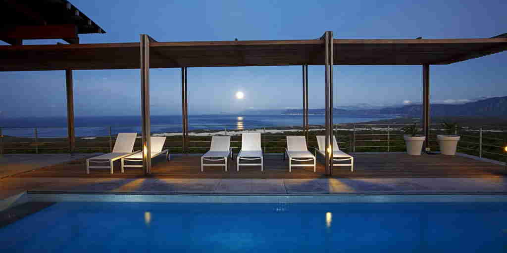 Grootbos 'The Villa'. Moonset over Walker Bay