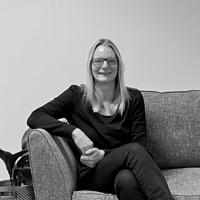 Meet Paula, headshot, Office Manager, Yellow Zebra Safaris
