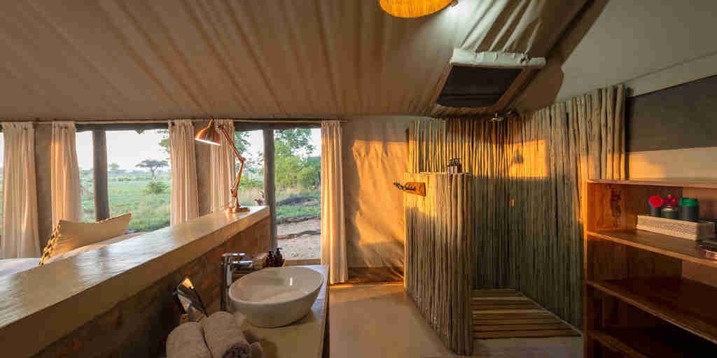 bathroom, wilderness davisons, hwange national park, zimbabwe