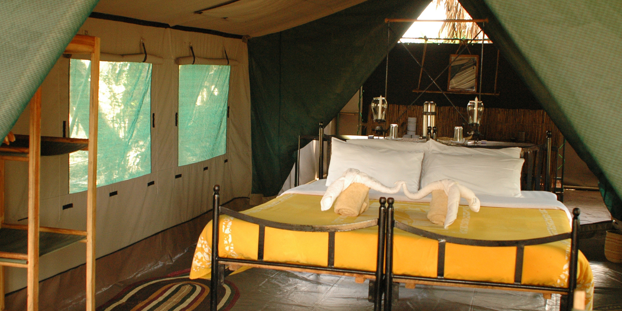 1 Tent inside 
