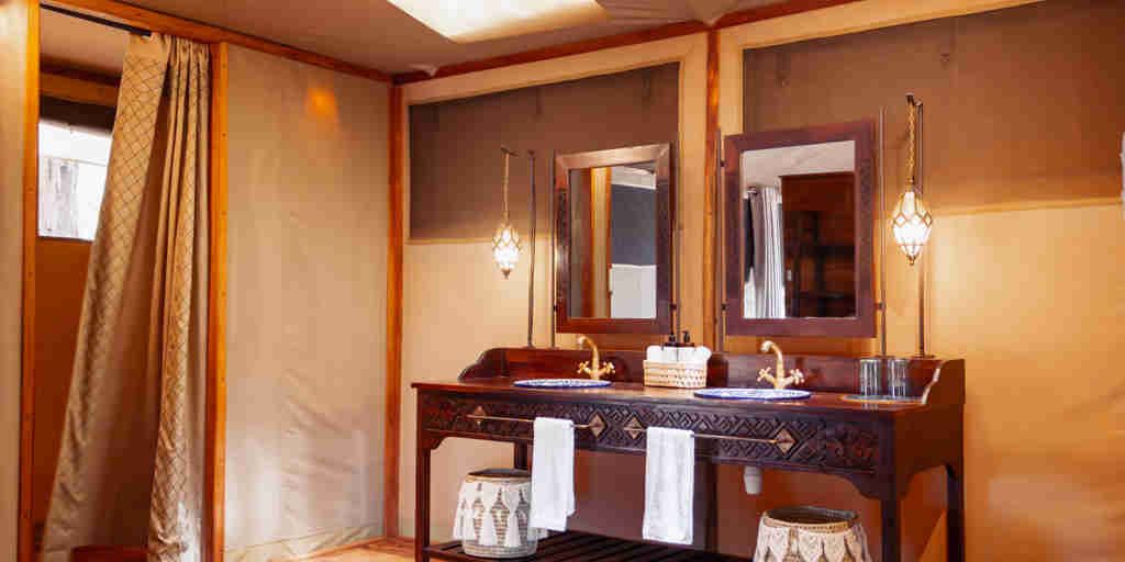 Bathroom, Soroi Larsens, Samburu NR, Kenya