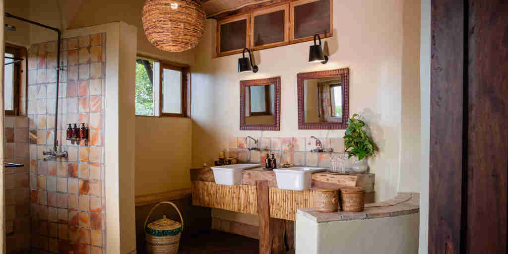 Bathroom, Kyambura Gorge, Queen Elizabeth Np, Uganda