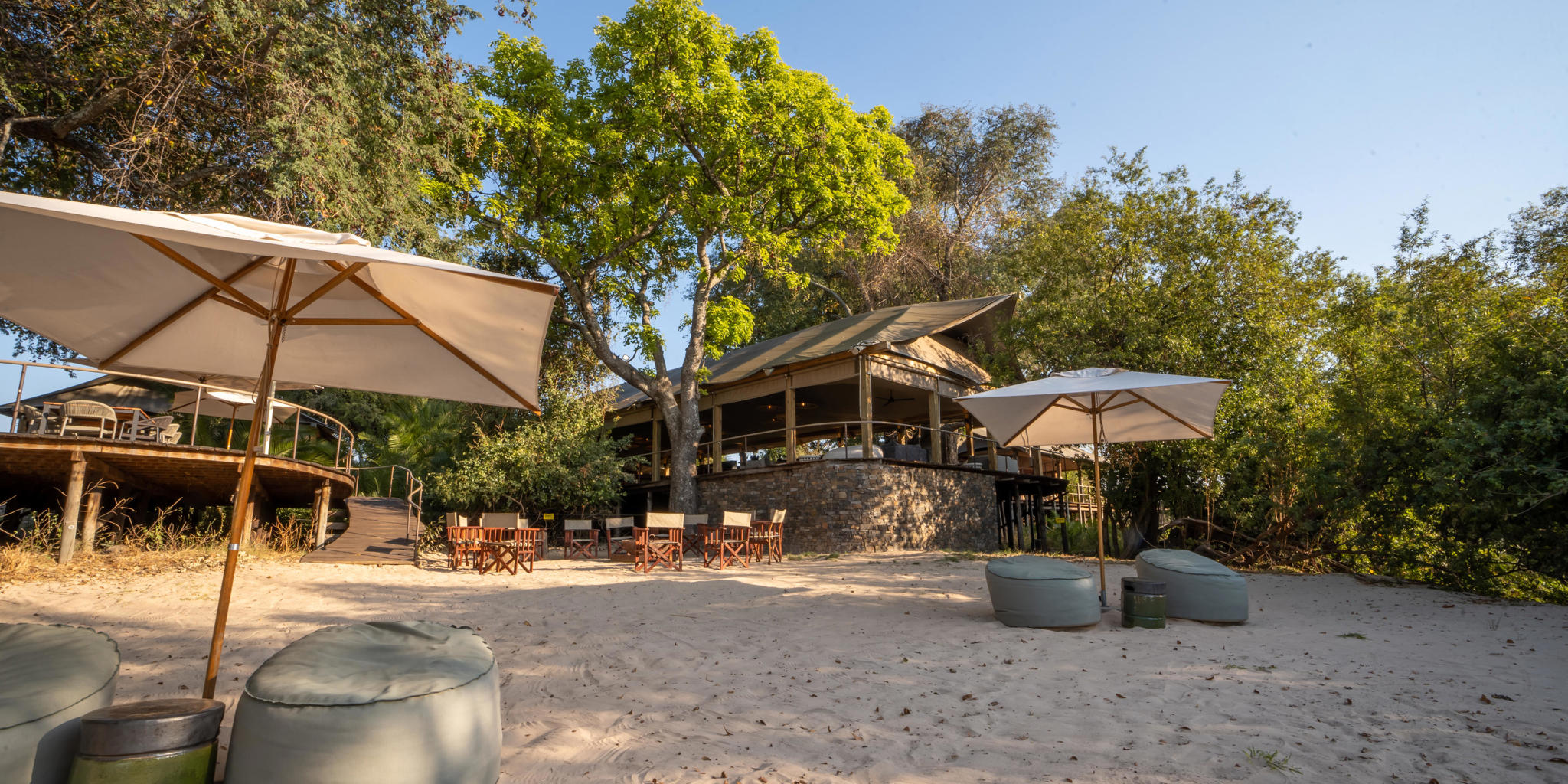 Outside, Toka Leya, Mosi Oa Tunya NP, Zambia