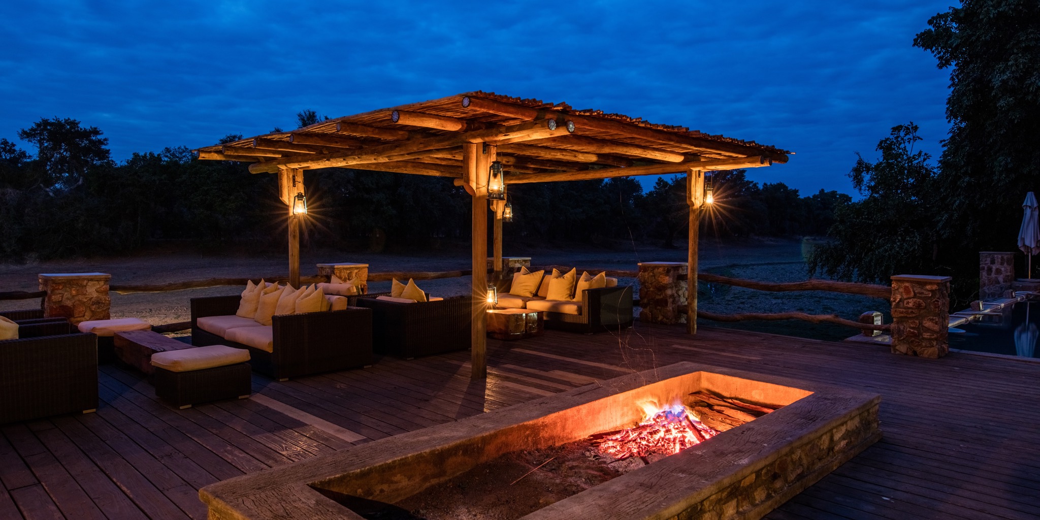 Fire Pit, Mfuwe Lodge, South Luangwe NP, Zambia