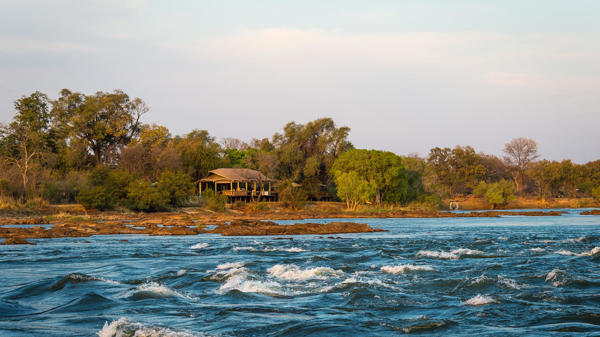 Exterior, Toka Leya, Mosi Oa Tunya NP, Zambia