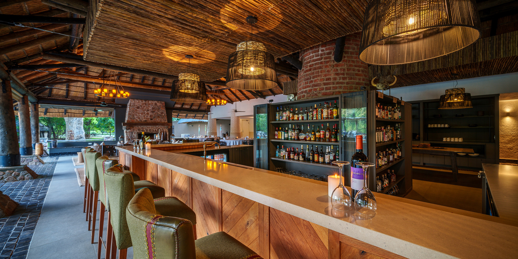 Bar, Mfuwe Lodge, South Luangwe NP, Zambia