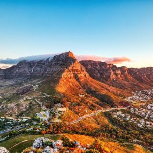 Sunset over Table Mountain, Cape Town, South Africa - Yellow Zebra Safaris