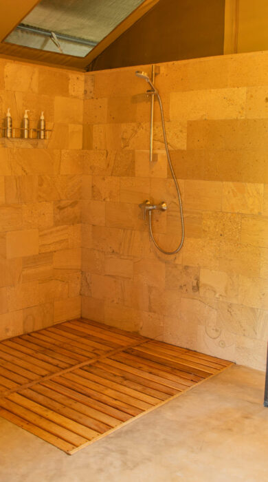 shower, governors camp, kenya - Yellow Zebra Safaris