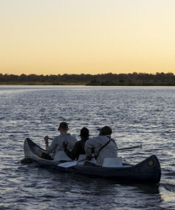canoeing at mana sands, zimbabwe - Yellow Zebra Safaris