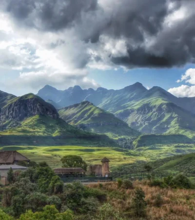 drakensberg mountains scenery, south africa safari holidays