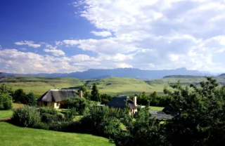 drakensberg mountains skyline, south africa safaris