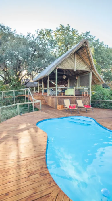 Rra Dinare Lodge swimming pool