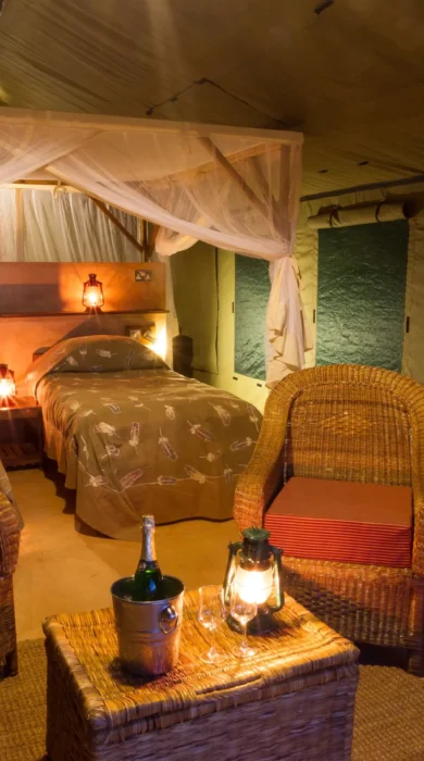 Luxury tent twin interior