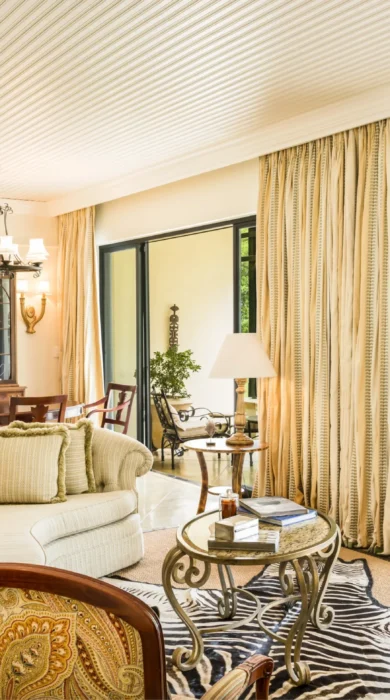 75002960 H1 RL PresidentialSuite Living 02 G A H