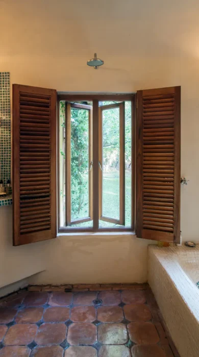 Tangala House bath