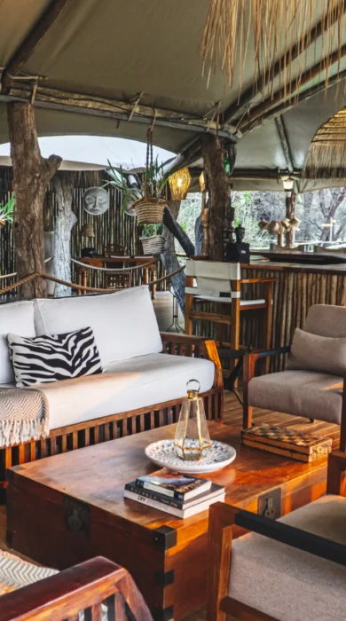 Lounge and bar, Anabezi, Zambia
