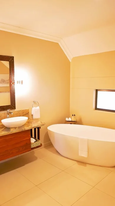 Ilala Lodge bathroom