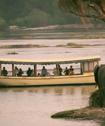 Boating activities, Palm River Lodge, Zimbabwe