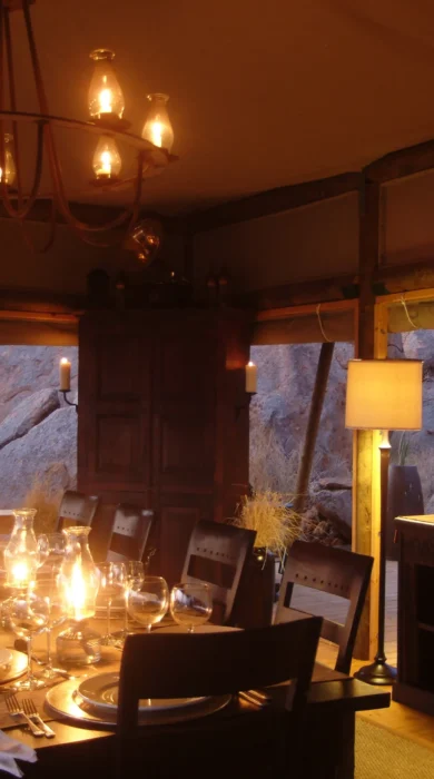 11 boulders dining room 01