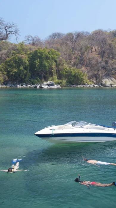 snorkelling boat trip, pumulani lodge, malawi