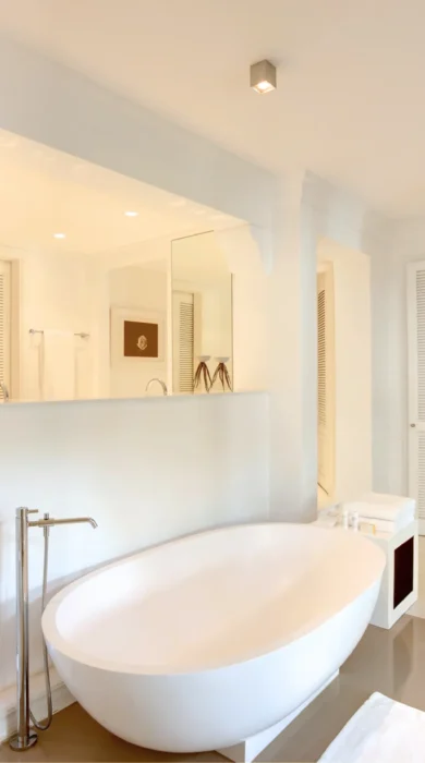 LBM Honeymoon Suite Bathroom 01