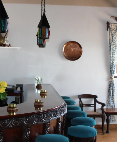 Bar & meeting place